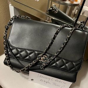 Beautiful AUTHENTIC CHANEL HANDBAG